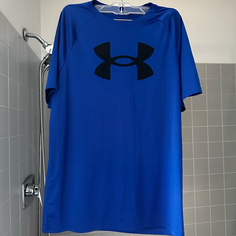 Blue Under Armour dri fit short sleeve